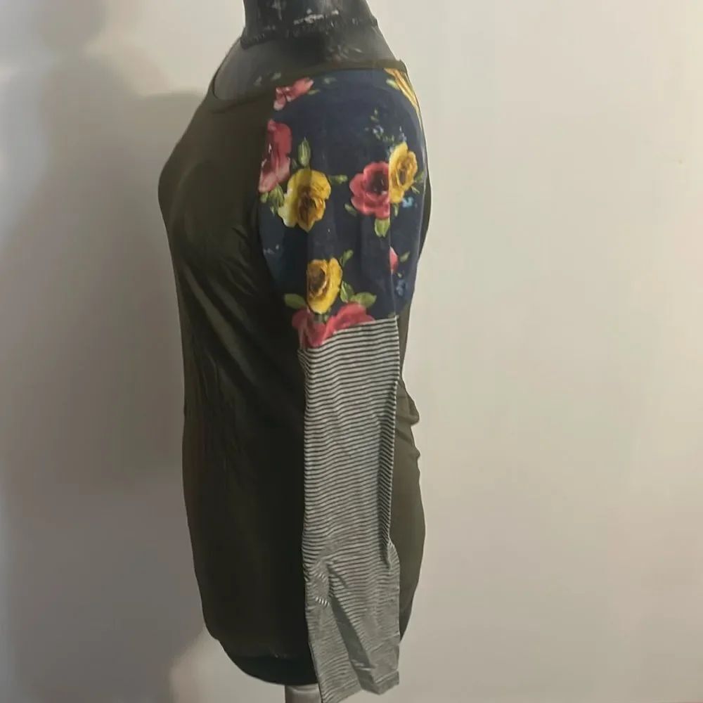 Le Lis Green top ,size Medium - Picture 2 of 5